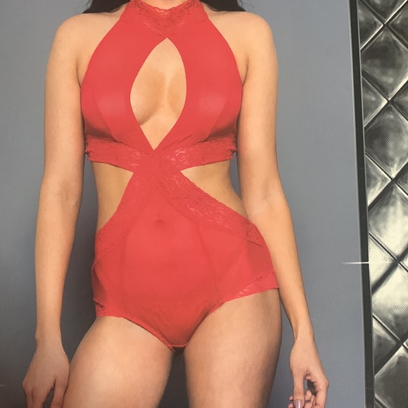 Maesh keyhole, halter, teddy crisscross, front lace trim - Picture 2 of 3